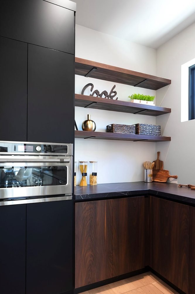 Ronbow Custom Storage, Walk-in Pantry, a pantries by Ronbow